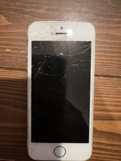 Apple iPhone 5s 本体 ヒビあり