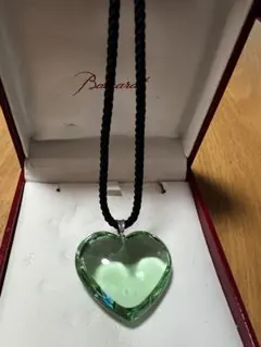 【美品】Baccarat 緑色 ガラス ネックレス 美品】Baccarat 緑色 ガラス ネックレス