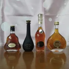 最終価格古酒4本Otard XOコニャックとJohnnie Walkerウイスキ 古酒4本Otard XOコニャックとJohnnie Walkerウイスキ60年物