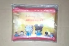 くまのがっこう × ハローキティ　クリアフラットポーチ（Ｓ）レッド　※未使用品
