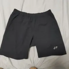 ヨネックス 黒ショートパンツ
