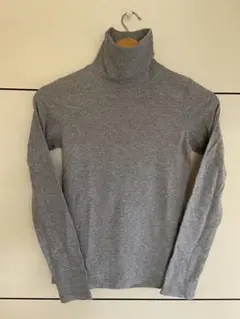 UNIQLO グレー タートルネックTシャツ