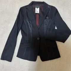 黒のスリムフィットブレザー