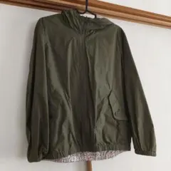 ユニクロ　イネス　オリーブ色リバーシブル花柄パーカー フード付き