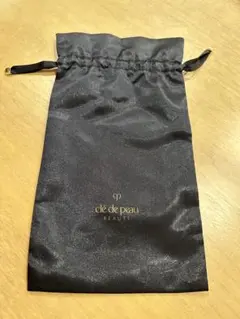 clé de peau BEAUTÉ ネイビー 巾着ポーチのサムネイル