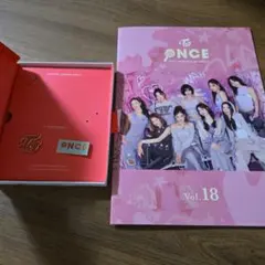 ファンクラブ特典バッチとTWICE ONCE Vol.18 フォトブック