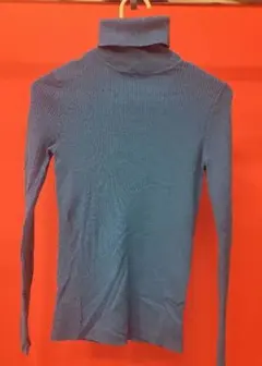 【8】UNIQLO タートルネックセーター ブルー 長袖