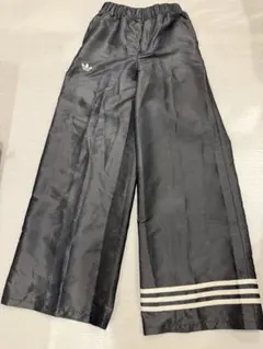 adidas オリジナルス⭐︎ワイドパンツ　チャコルグレー　サイズxs