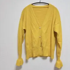 イエローパールボタンVネックカーディガン 〖FREE〗 ニット フレア袖