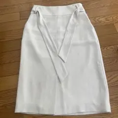 リボン付きライトグレータイトスカート