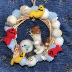羊毛フェルト 猫とスノードームリース金魚手作り￼