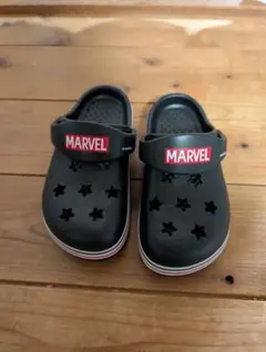 MARVEL ブラック サンダル 星型穴あきデザインのサムネイル