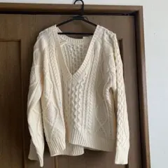 ※値下げ！2500円→1000円【新品美品】アイボリー ケーブルニットセーター