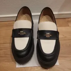 COACH ブラック・ホワイト ルーシーローファー