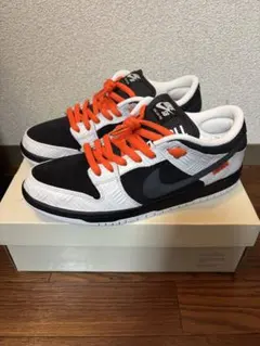 TIGHTBOOTH × Nike SB Dunk Low Pro QS