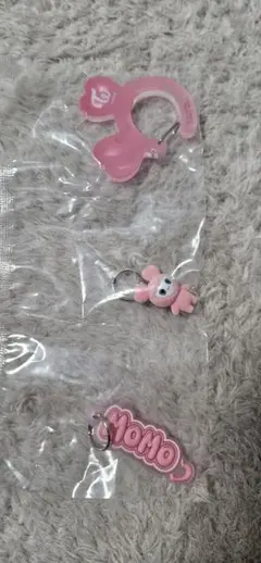 TWICE LOVELYS アクリルカラビナフロッキーマスコット　モモ モブリー