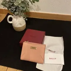 BALLY ピンク 二つ折り財布のサムネイル