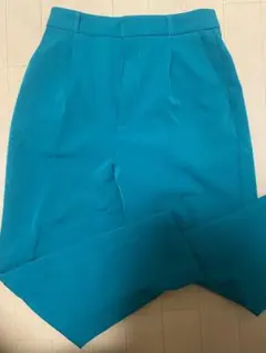 GU ストレッチテーパードパンツ　緑