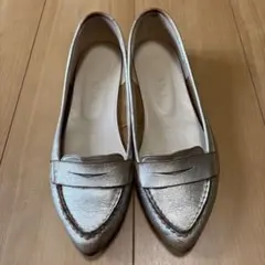 DIANA ダイアナ 本革 シルバー フラット ローファー パンプスのサムネイル