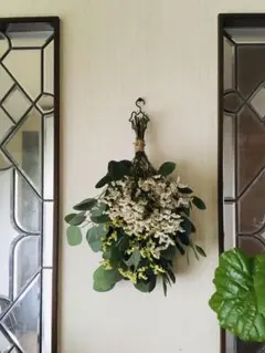 ドライフラワー　スワッグ　ユーカリポポラスとスターチスを結えて