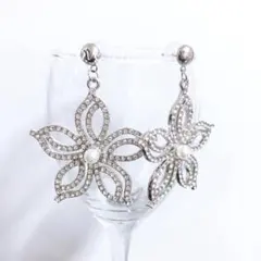 No.700 エレガントビジューフラワーピアス シルバー 韓国 上品 高見え