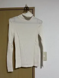 UNIQLO　メリノリブタートルネックセーター　オフホワイト