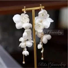 ＊2526＊様 大ぶりお花フラワー白ロングイヤリングご希望