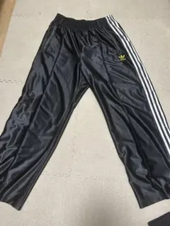 アディダス オリジナルス SST トラックパンツ 光沢 ブラック