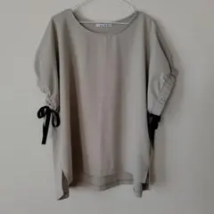 LBC 半袖 Tシャツ ベージュ リボン付きのサムネイル