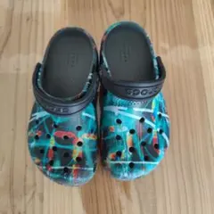 Crocs キッズ サンダル グラフィック柄 C11
