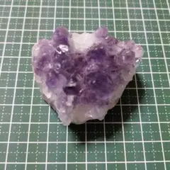 アメジスト結晶 ウルグアイ産　約6cm x 5cm 高さ4cm☆１２７グラム