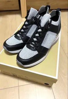 MICHAEL KORS スニーカー グレー ブラックのサムネイル