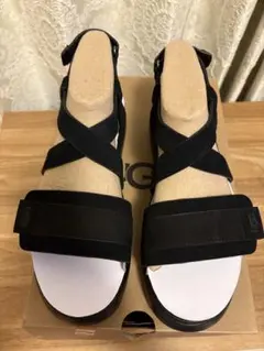 新品未使用 UGG クロスストラップ サンダル ブラック