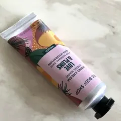THE BODY SHOP ハンドクリームLOVE & PLUMSのサムネイル