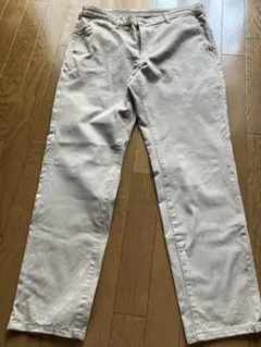 ベージュ チノパン