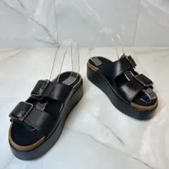 セール中❣️美品 クラークス 23.5 ボタニックスライド 厚底レザーサンダル 黒のサムネイル
