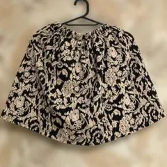 黒とベージュの花柄キュロットスカート