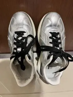 オニツカタイガー デレシティ シルバー