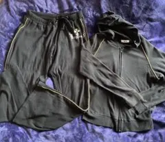 ブラック フード付きスウェットセットアップ