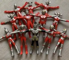 も*ゅ様 40年ほど前のウルトラマン人形12体セット 昭和　　　レトロ 中古