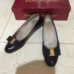 ☆フェラガモ☆ヴァラ リボンパンプス 5 1/2（5ハーフ）ブラックエナメル