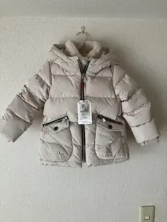 ベージュ フード付きダウンコート