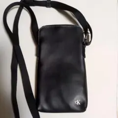 【美品】Calvin Klein スマホショルダーバッグ ブラックのサムネイル