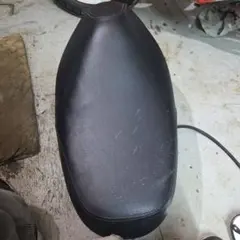 YB125SP 純正シート 少し傷みあり - メルカリ