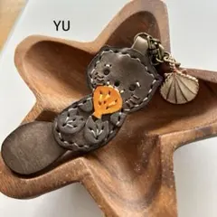 レザー　ラッコ　キーホルダー