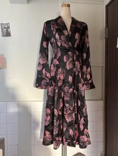 50s euro ハンドメイド 黒とピンクの花柄サテンワンピース