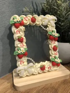 【ハンドメイド】ホイップデコ　硬質トレカケース　いちご（B8）1001