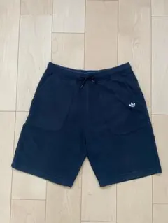adidas originalsブラックハーフパンツ