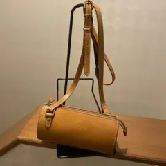 【名作】courreges 筒形レザー ショルダーバッグのサムネイル