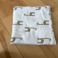 キリン柄 おくるみ　aden+anais(エイデンアンドアネイ)